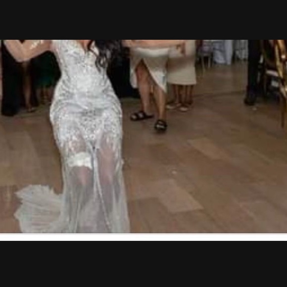 Leo Almodal Custom Wedding Gown - Picture 8 of 9